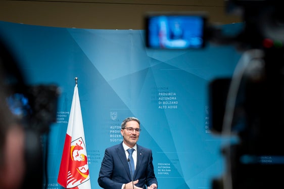 Landeshauptmann Arno Kompatscher hat im Anschluss an die heutige Sitzung der Landesregierung unter anderem den Beschluss zum Jahresprogramm der Entwicklungszusammenarbeit vorgestellt. (Foto: LPA/Fabio Brucculeri)