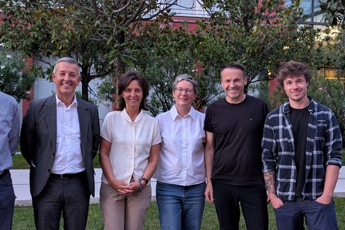Freuten sich über die gelungene Filmpremiere (v.l.): Amtsdirektor Leo Hilpold, Landesrat Peter Brunner, Margareth Pallhuber und Johanna Berger vom Landesamt für Natur und die Filmmacher Hubert und Matthias Schönegger (Regie und Kamera). (Foto: LPA/Vera Brunetti)