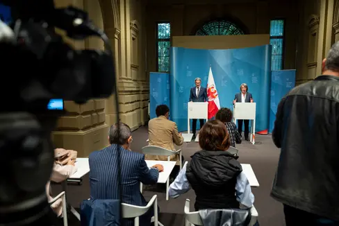 Landeshauptmann Kompatscher (links im Bild) und Landesrat Messner stellten bei der heutigen Pressekonferenz nach der Sitzung der Landesregierung mehrere Beschlüsse vor, unter anderem den Beschluss zur Ernennung der Zentralen Einheit zur Verwaltung der Wartezeiten und Wartelisten. (Foto: LPA/Fabio Brucculeri)