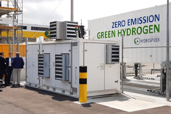 Die Südtiroler Delegation mit LR Alfreider an der Spitze in Zürich bei der Besichtigung des Schweizer Erfolgsmodells H2 Energy“