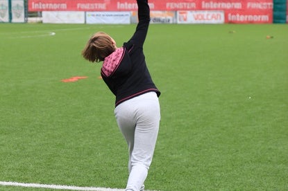 Je mehr er pfeift, desto besser der Wurf: Der Vortex-Ball gibt Rückmeldung zur gelungenen Wurftechnik. (Foto: LPA/Thomas Summerer)