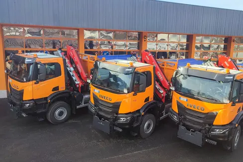 Weniger, aber dafür vielseitig einsetzbare Fahrzeuge - darauf setzt der Straßendienst des Landes mit einem Modernisierungsprogramm. Eine ganze Reihe alter unzuverlässiger Fahrzeuge werden heuer ausgemustert. Die Landesregierung hat grünes Licht für den Kauf von 55 neuen Fahrzeugen gegeben. (Foto: LPA/Landesstraßendienst)