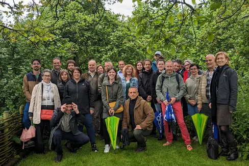 Austausch im Rahmen des Interreg-Projekts CORE: Bei der Studienreise nach Belgien stand auch ein Besuch in den Gärten des „Comité Jean Pain“ auf dem Programm, in denen ein geschlossenes System für die Verwertung der im Garten anfallenden Grünabfälle entwickelt wurde. (Foto: LPA/Landesagentur für Umwelt und Klimaschutz)
