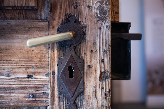 Sono oltre 5.000 gli edifici sotto tutela in Alto Adige. Assessora Hochgruber Kuenzer: Gli edifici storici suggellano l’identità di un territorio. (Foto: ASP/Claudia Corrent)