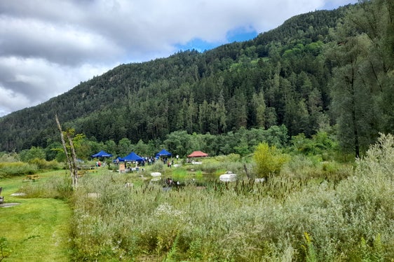 Das heute feierlich eröffnete Biotop Ilsterner Au liegt an der aufgeweiteten Rienz zwischen Vintl und Kiens (Foto: LPA/Maja Clara)
