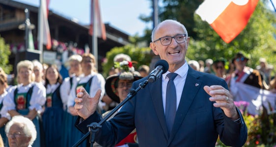 Il presidente Anton Mattle (Tirolo): “La nostra Euregio dimostra ogni giorno come la forza regionale si traduca in capacità di azione a livello europeo. Per questo dobbiamo osare con più Regioni!” (Foto: Land Tirol/Sedlak)