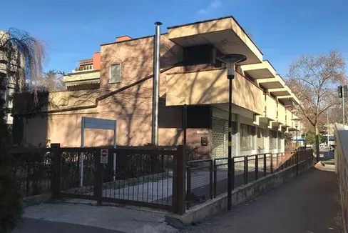 La Giunta provinciale ha deliberato, nella seduta del 24 giugno, maggiori investimenti e un aumento della cubatura per la ricostruzione dell’edificio ospitante i servizi residenziali e diurni per persone con disabilità di viale Europa 138 a Bolzano. (Foto: USP/Dipartimento Opere pubbliche e valorizzazione del patrimonio)