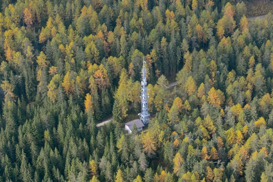 Auch lokale und nationale Radio- und Fernsehanbieter sowie Breitband- und Mobilfunkbetreiber nutzen die Senderstandorte der RAS. Im Bild: der Senderstandort St. Lorenzen. (Foto: RAS)