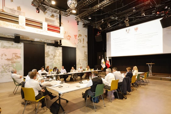 Beim Treffen der Regierungen von Südtirol und Graubünden (Foto: LPA/Alan Bianchi)