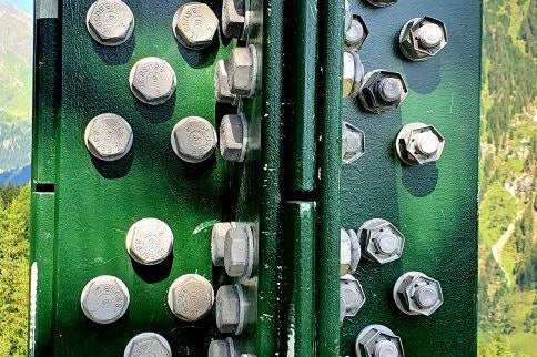 Il montaggio del ripetitore RAS nel nuovo sito di Racines (Foto: ASP/RAS)