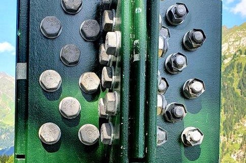 Il montaggio del ripetitore RAS nel nuovo sito di Racines (Foto: ASP/RAS)