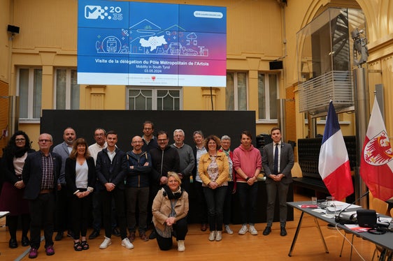Lehrreicher Austausch: Die Delegation des Pôle Métropolitain de l'Artois im Landhaus 1 in Bozen. (Foto: LPA)