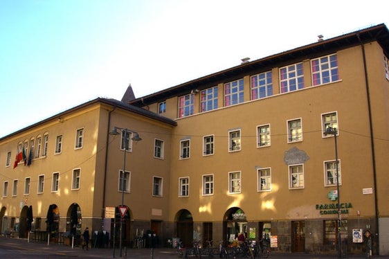 Musikkonservatorium Claudio Monteverdi in Bozen: Die Landesregierung hat das geänderte Raumprogramm genehmigt, nun können die Sanierungsarbeiten beginnen. 10,5 Millionen Euro stehen zur Verfügung. (Foto: LPA)