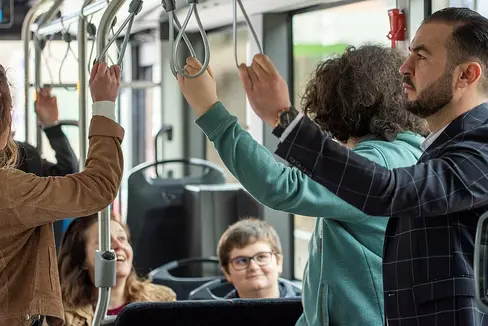 Con la modifica della delibera sul sistema tariffario approvata oggi (4 maggio) dalla Giunta provinciale, su proposta dell'assessore alla Mobilità, Daniel Alfreider, è stata abolita la tassa di emissione dell'AltoAdige Pass (Foto: altoadigemobilita.info)