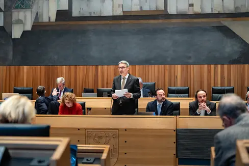 Landeshauptmann Arno Kompatscher: „Mit diesem Haushalt legen wir den Grundstein für ein solidarisches und zukunftsfähiges Südtirol. Unser Ziel ist es, die Herausforderungen unserer Zeit entschlossen anzupacken und niemanden zurückzulassen. (Foto: LPA/Greta Stuefer)