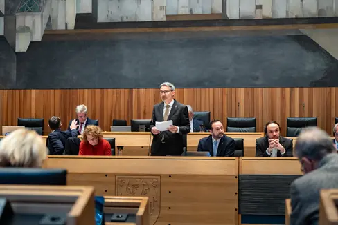 Landeshauptmann Arno Kompatscher: „Mit diesem Haushalt legen wir den Grundstein für ein solidarisches und zukunftsfähiges Südtirol. Unser Ziel ist es, die Herausforderungen unserer Zeit entschlossen anzupacken und niemanden zurückzulassen. (Foto: LPA/Greta Stuefer)