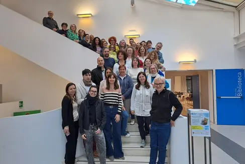Foto di gruppo per il gruppo di bibliotecarie e bibliotecari pubblici e scolastici della Provincia di Bolzano che hanno partecipato al corso di formazione sul nuovo soggettario. (Foto: USP/Ufficio Educazione permanente, biblioteche e audiovisivi)