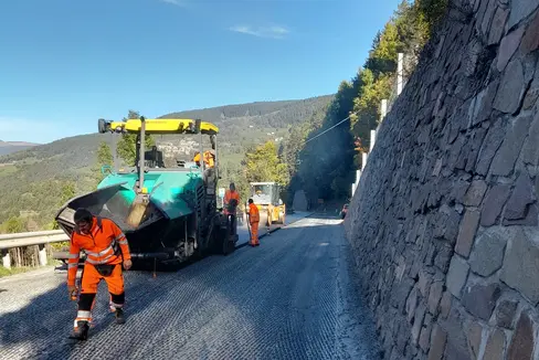 Nel 2023, la Provincia investirà oltre 28 milioni di euro per la manutenzione straordinaria e ordinaria di 2826 chilometri di strade, 1662 ponti e 206 gallerie dell'Alto Adige (Foto: Servizio strade)