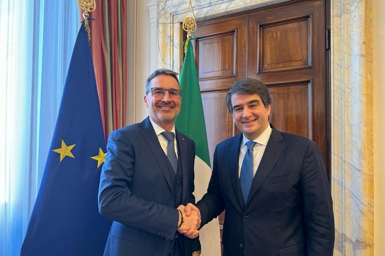 Alla cerimonia sarà presente anche il ministro per gli Affari europei, il Sud, le Politiche di coesione e il PNRR, Raffaele Fitto, nella foto il 13 febbraio a Roma con il presidente della Provincia, Arno Kompatscher (Foto: ASP)