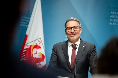 “La piattaforma consentirà di migliorare la mobilità dei lavoratori all'interno dell'Euregio, contribuendo così a rafforzare l'area economica Tirolo-Alto Adige-Trentino”, ha sottolineato il presidente della Provincia, Arno Kompatscher. (Foto: USP/Fabio Brucculeri)