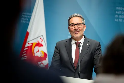 “La piattaforma consentirà di migliorare la mobilità dei lavoratori all'interno dell'Euregio, contribuendo così a rafforzare l'area economica Tirolo-Alto Adige-Trentino”, ha sottolineato il presidente della Provincia, Arno Kompatscher. (Foto: USP/Fabio Brucculeri)