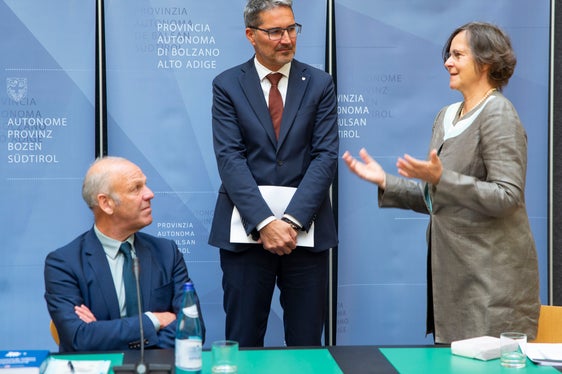 Da sinistra Karl Zeller, Arno Kompatscher e Maria-Elisabeth Wanke-Czerwenka (Foto: ASP/Fabio Brucculeri)