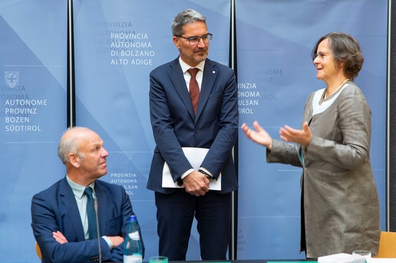 Da sinistra Karl Zeller, Arno Kompatscher e Maria-Elisabeth Wanke-Czerwenka (Foto: ASP/Fabio Brucculeri)