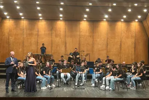 Si è tenuto domenica pomeriggio all'auditorium S. Chiara di Trento il concerto delle scuole musicali dell'Euregio, un evento molto apprezzato dal pubblico, che ha visto la partecipazione di giovani musicisti dei tre territori (Foto: Euregio)