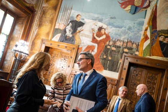Il presidente Kompatscher a colloquio con Valentina Noce, segretaria particolare del ministro Nordio, sullo sfondo da sinistra la segretaria generale della Regione Trentino-Alto Adige Gabriele Morandell, il presidente della Corte d'appello di Trento Eugenio Gramola e il ministro della Giustizia Carlo Nordio (Foto: USP/Fabio Brucculeri)