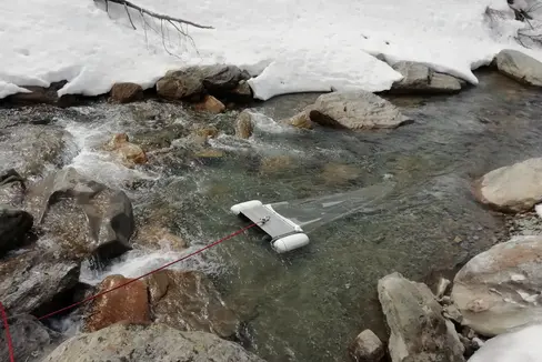 il Laboratorio biologico dell'Agenzia per l'ambiente monitora da alcuni mesi i fiumi Adige, Isarco, Rienza e Aurino alla ricerca di microplastiche. (Foto: Agenzia provinciale per l’ambiente e la tutela del clima)