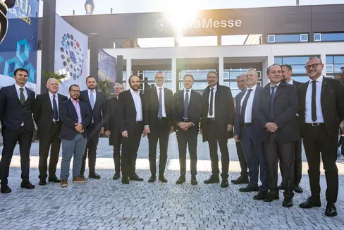 Beim Besuch der Herbstmesse & Biolife 2022 in Bozen traf Minister Lollobrigida (8.v.l.) auch mit mehreren Mitgliedern der Südtiroler Landesregierung - LR Achammer, LH Kompatscher, LR Schuler und LH-Stv. Vettorato (6., 9., 10. und 12.v.l.). (Foto: Messe Bozen/Marco Parisi)
