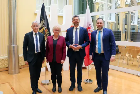Von links Staatssekretär Patrick Rapp, die Landtagsabgeordnete von Baden-Württemberg, Theresia Bauer (Grüne), Landesrat Daniel Alfeider und der baden-württembergische Landtagsabgeordnete Ruben Rupp (AfD) (Foto: LPA/Ingo Dejaco)