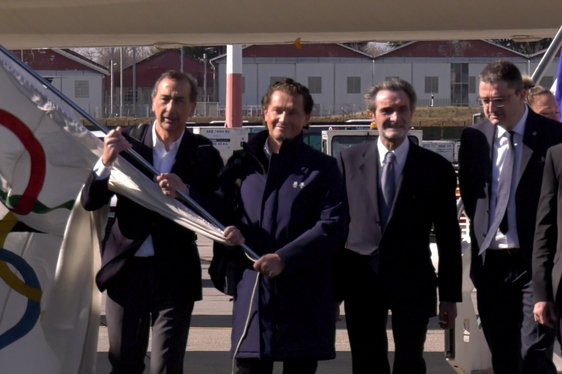 L'assessore Vettorato (da dx), il Governatore trentino Walter Fugatti, il presidente della regione Lombardia Attilio Fontana insieme ai sindaci di Cortina e Milano Gianpietro Ghedina e Jacopo Sala. (Foto ASP/Scampini)