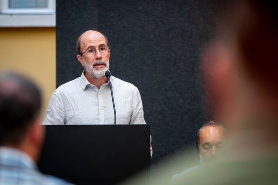 Giulio Angelucci, Direktor des Landesamtes für Abfallwirtschaft der Landesagentur für Umwelt und Klimaschutz, betonte: Dem täglichen Einsatz der Bürgerinnen und Bürger ist es zu verdanken, dass wir eine Mülltrennungsquote von 70 Prozent erreicht haben. Auch in Bezug auf die Qualität seien die Ergebnisse sehr gut. (Foto: LPA/Fabio Brucculeri)