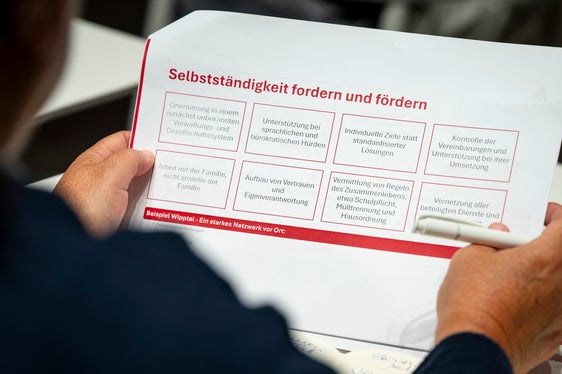 Das Integrationsprojekt zielt darauf ab, die Selbstständigkeit der beteiligten Familien zu fördern und zu fordern. Am 5. Oktober wurden der Stand der Projektumsetzung vorgestellt. (Foto: LPA/Fabio Brucculeri)