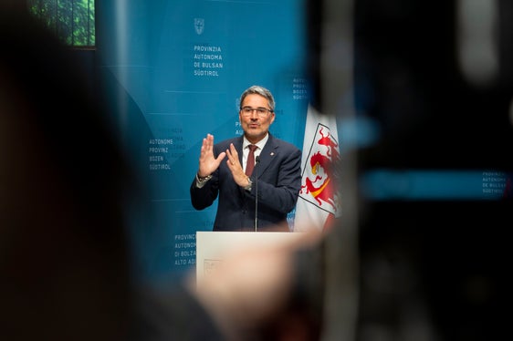 Il Piano della performance e la Relazione sulla performance sono espressione di principi generali, ovvero quelli di imparzialità, efficienza, economicità, rapidità, pubblicità e trasparenza, afferma il presidente Arno Kompatscher. (Foto: ASP/Fabrio Brucculeri)