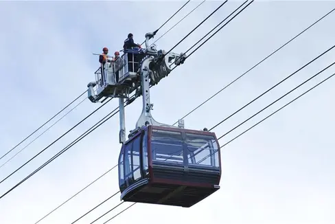 Wartungsarbeiten bei der Rittner Seilbahn. (Foto: STA/Seehauser)