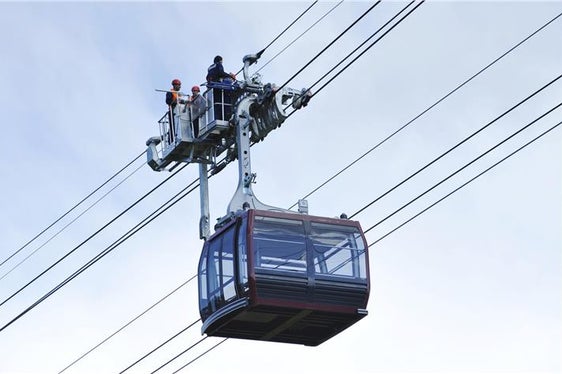 Wartungsarbeiten bei der Rittner Seilbahn. (Foto: STA/Seehauser)