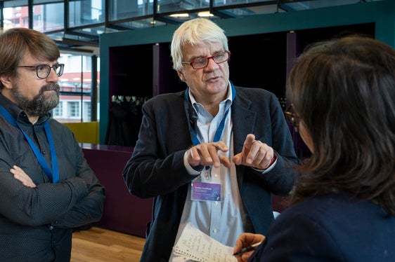 Stefan Putzer (a sinistra) e Stefan Gasslitter sono in prima linea per quanto riguarda l'implementazione della digitalizzazione e l'uso dell'Intelligenza artificiale nella Pubblica amministrazione dell'Alto Adige. (Foto: ASP/Fabio Brucculeri)