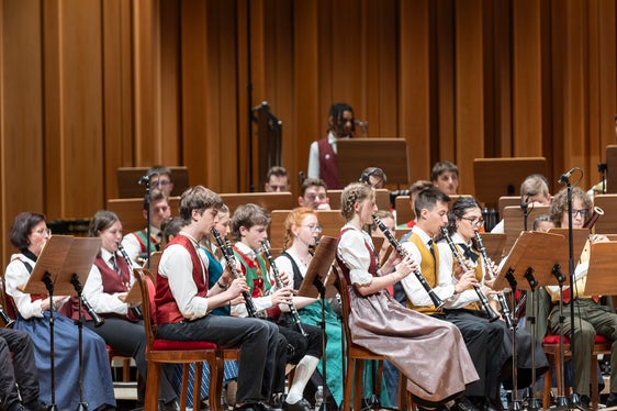 I giovani musicisti dell'Euregio Tirolo-Alto Adige-Trentino hanno concluso l'intensa settimana di prove con tre concerti in Trentino, Alto Adige (nella foto a Dobbiaco) e Tirolo. (Foto: ASP/Tiberio Sorvillo)