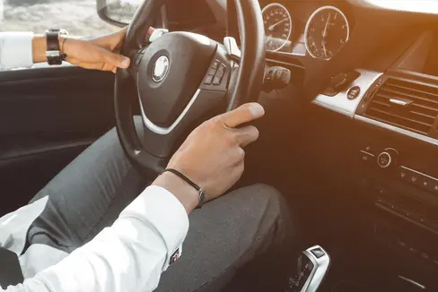 I pendolari che non possono utilizzare autobus e treni e che quindi si recano al lavoro in auto potranno ricevere più rapidamente l'agevolazione per le spese di viaggio, se ne hanno diritto. (Foto: Pexels)