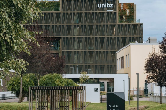 Die neue Fakultät für Ingenieurwesen der Freien Universität Bozen im NOI Techpark. (Foto: LPA/NOI Techpark/Daniele Fiorentino)