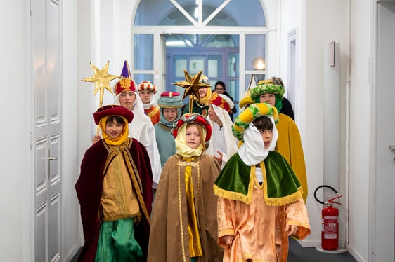 Das Vorstellprojekt der Aktion Sternsingen 2026 führt nach Uganda und steht beispielhaft für zahlreiche Initiativen, die mit Spenden aus Südtirol unterstützt werden. An einer Schule im Südwesten des Landes werden neue Schlafsäle für Kinder und Jugendliche aus sehr armen Familien errichtet, um ihre Lern- und Lebensbedingungen nachhaltig zu verbessern. (Foto: LPA/Fabio Brucculeri)