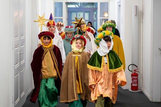 Il progetto vetrina della campagna 2026 è in Uganda ed è un esempio delle tante iniziative sostenute con le donazioni dell'Alto Adige. In una scuola del sud-ovest del Paese si stanno costruendo nuovi dormitori per bambini e ragazzi provenienti da famiglie molto povere, al fine di migliorare in modo duraturo le loro condizioni di apprendimento e di vita. (Foto: USP/Fabio Brucculeri)