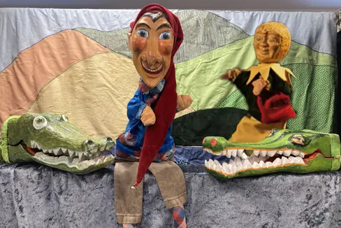 I burattini Kasperl e Truffaldino: in occasione del Giovedì Culturale dell'Euregio, il 14 settembre, teatro delle marionette per bambini Coccodrilli nel lago di Molveno alla prima presso la Casa della Pesa di Bolzano, sede dell'Euregio (Foto: Euregio)