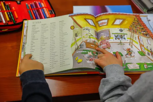 Il 30 agosto si aprirà ufficialmente l'anno scolastico 2024/25 nelle scuole e negli asili delle località ladine. Quest'anno l'attenzione sarà rivolta particolarmente al tema dell'intelligenza artificiale e al suo futuro utilizzo nel mondo dell'istruzione nelle località ladine. (Foto: USP)