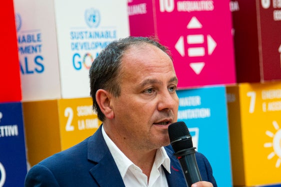 Die Ankurbelung der Errichtung von Photovoltaikanlagen ist ein Steckenpferd von Landesrat Vettorato - in der Pressekonferenz stellte er Zahlen dazu vor. (Foto: LPA/Fabio Brucculeri)