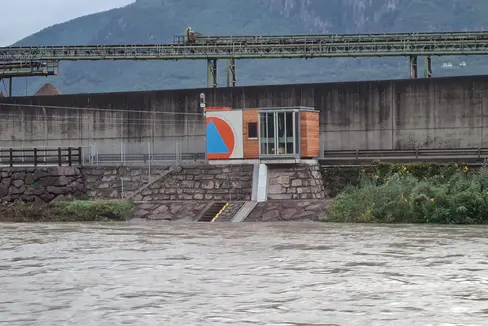Der Pegel Eisack Bozen-Süd hat heute früh die Vorwarnstufe erreicht. (Foto: LPA/Landesamt für Hydrologie und Stauanlagen in der Agentur für Bevölkerungsschutz)