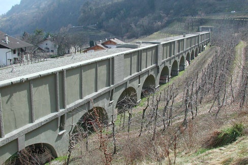 Um die zukünftige Regelung großer Wasserableitungen zur Stromproduktion - im Bild bei Marling - geht es in der Pressekonferenz am 5. Juni mit Landeshauptmann Kompatscher und Landesrat Vettorato. (Foto: Alperia)