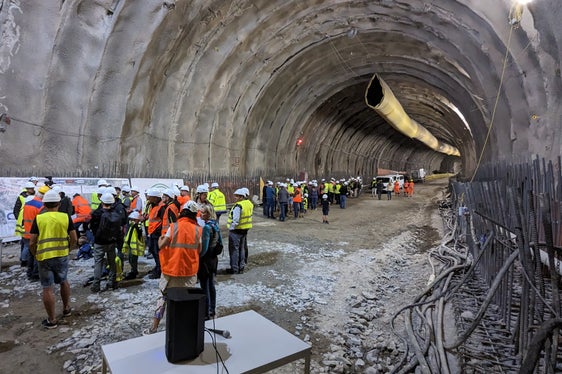 Sinora sono stati scavati 1.600 metri di galleria; i restanti 600 metri saranno scavati entro l'autunno del 2024 (Foto: ASP/Ingo Dejaco)